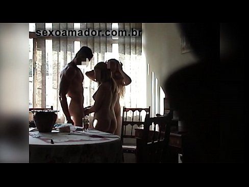 ❤️ دوستان سکس یک مرد غول پیکر و سه نفری را با او دعوت می کنند ☑ پورنو در fa.makesexnotwar.ru ❌️❤