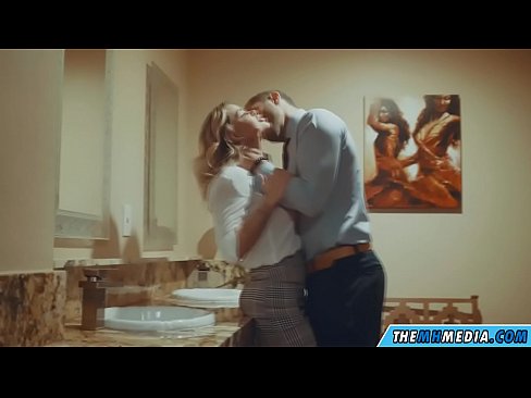 ❤️ وقتی یک بلوند بی تنه شما را در یک دستشویی عمومی اغوا می کند ☑ پورنو در fa.makesexnotwar.ru ❌️❤